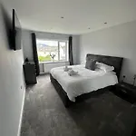 Prázdninový dům Modern Hot Tub 3 Bed *