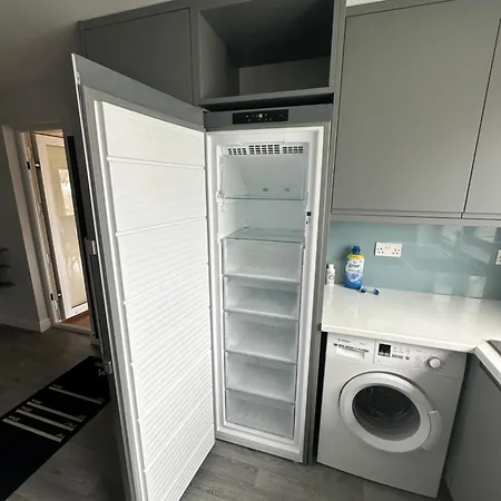 Modern Hot Tub 3 Bed * 凯西克
