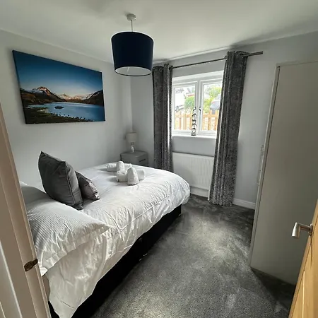 Modern Hot Tub 3 Bed