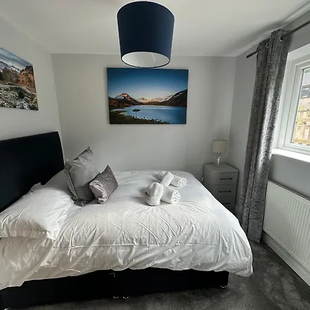 Modern Hot Tub 3 Bed