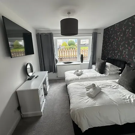 Modern Hot Tub 3 Bed Holiday home