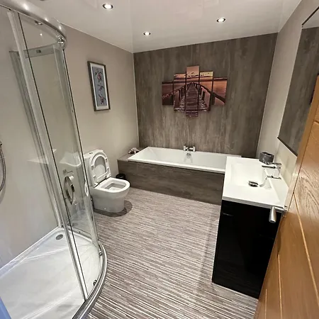 Modern Hot Tub 3 Bed 凯西克
