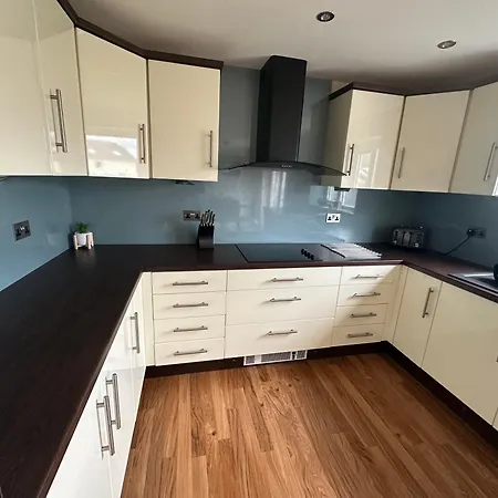 Modern Hot Tub 3 Bed Holiday home *