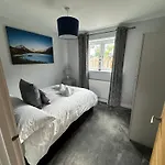 Modern Hot Tub 3 Bed